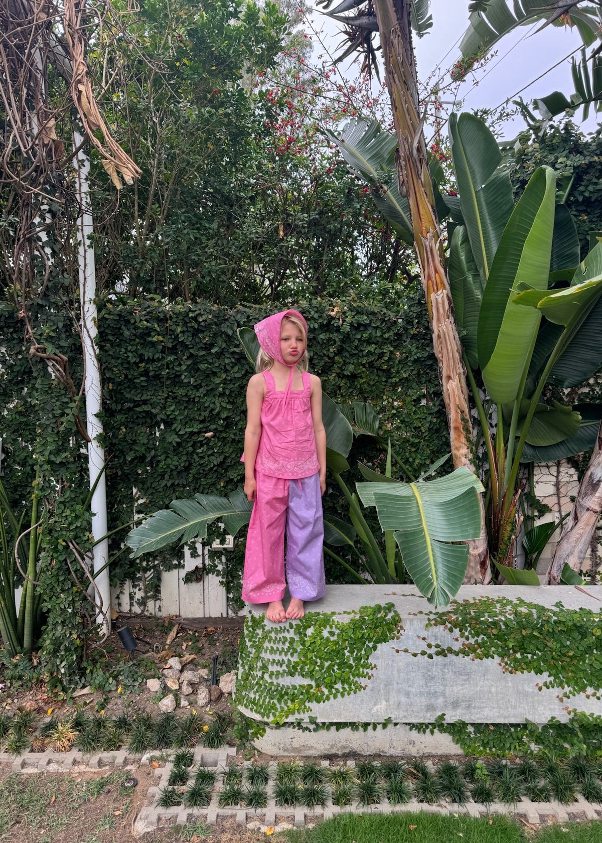 PLAY PANT · BUBBLEGUM / LILAC